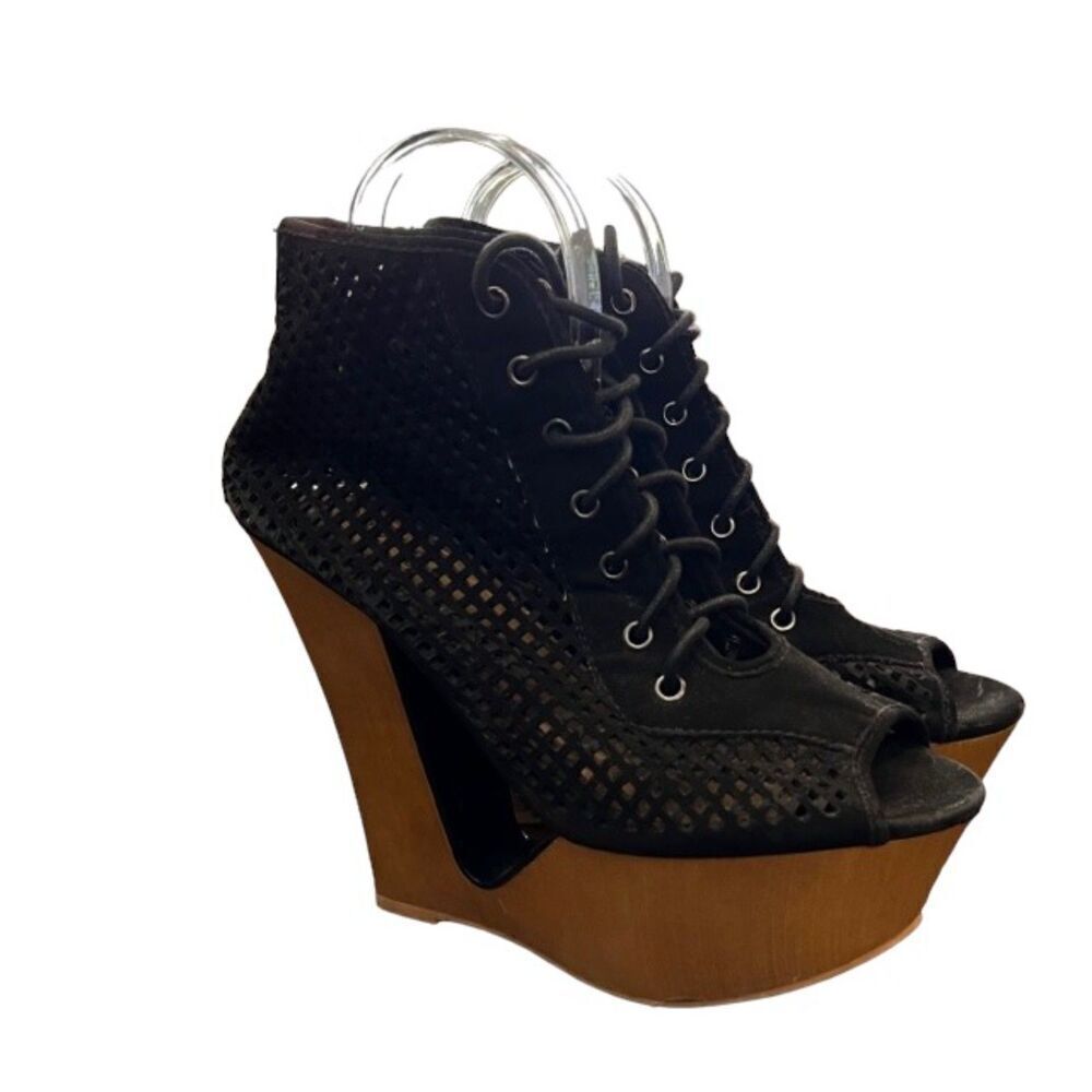 Rouge Helium Super Platform with Cutout Heel, Laced, Perforated Upper Size 9